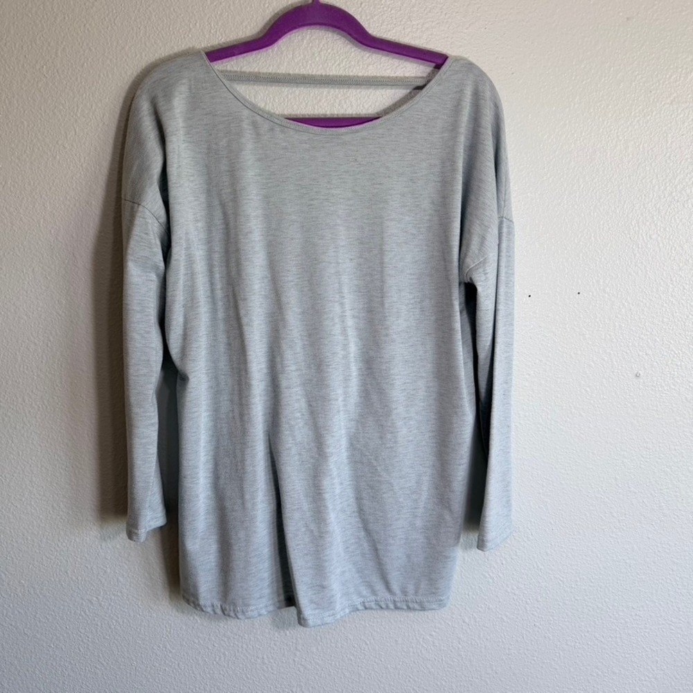 Light Grey Twist Back Open V-Neck Long Sleeve Top Heathered Size M